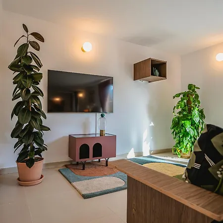 Apartment Bitter 26 -